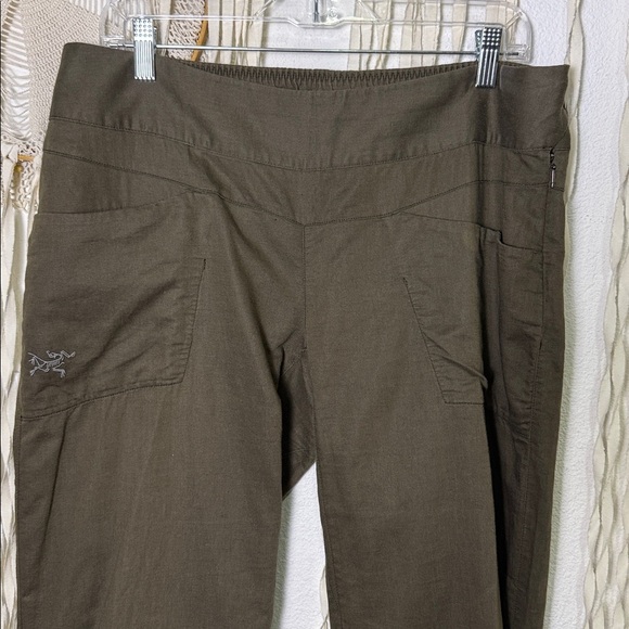 Arc'teryx Olive Green Light Weight Relaxed Fit Full Length Hiking Outdoor Pant - Picture 5 of 9